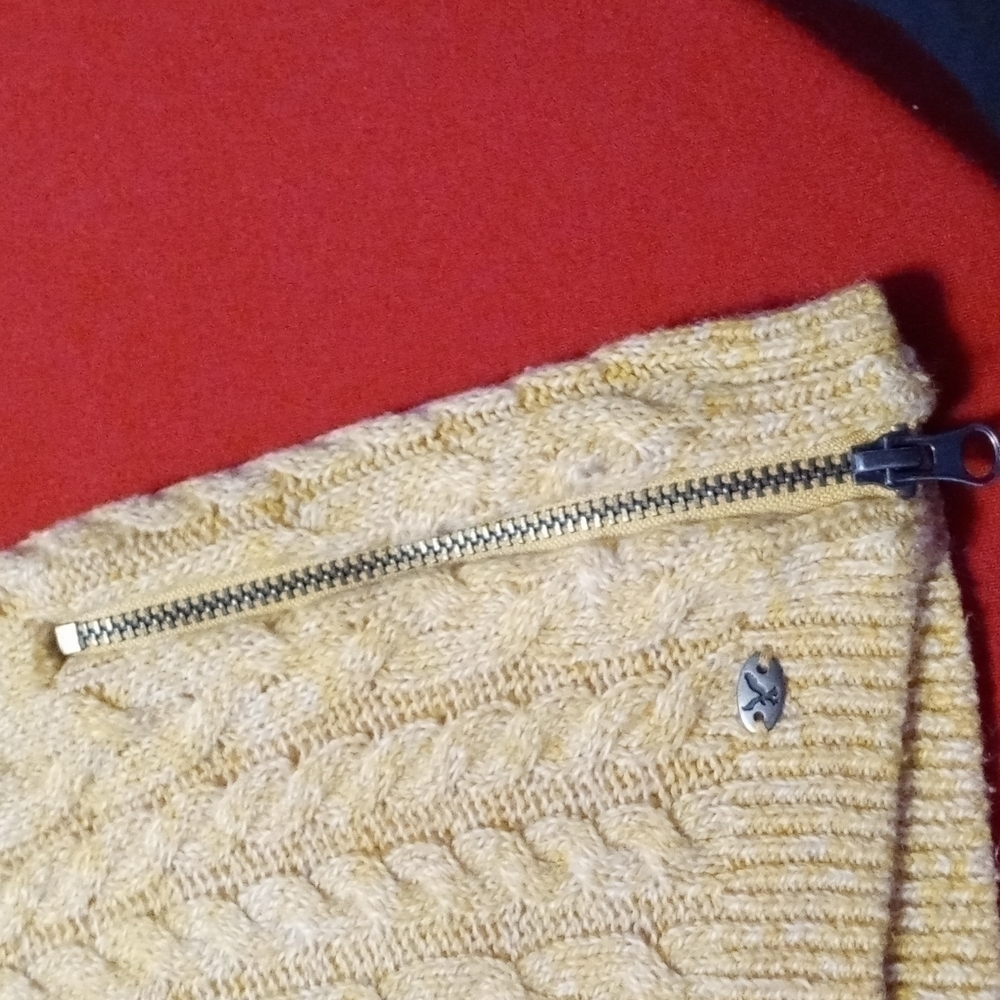 𝅺AMERICAN Eagle Outfitters gold tone sweater. Size extra small tall petite. - Picture 3 of 3